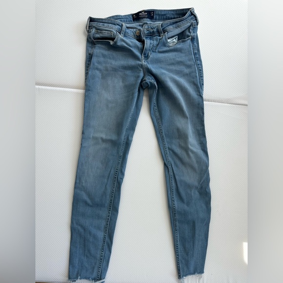 Hollister lowrise super skinny Jeans - Picture 1 of 3